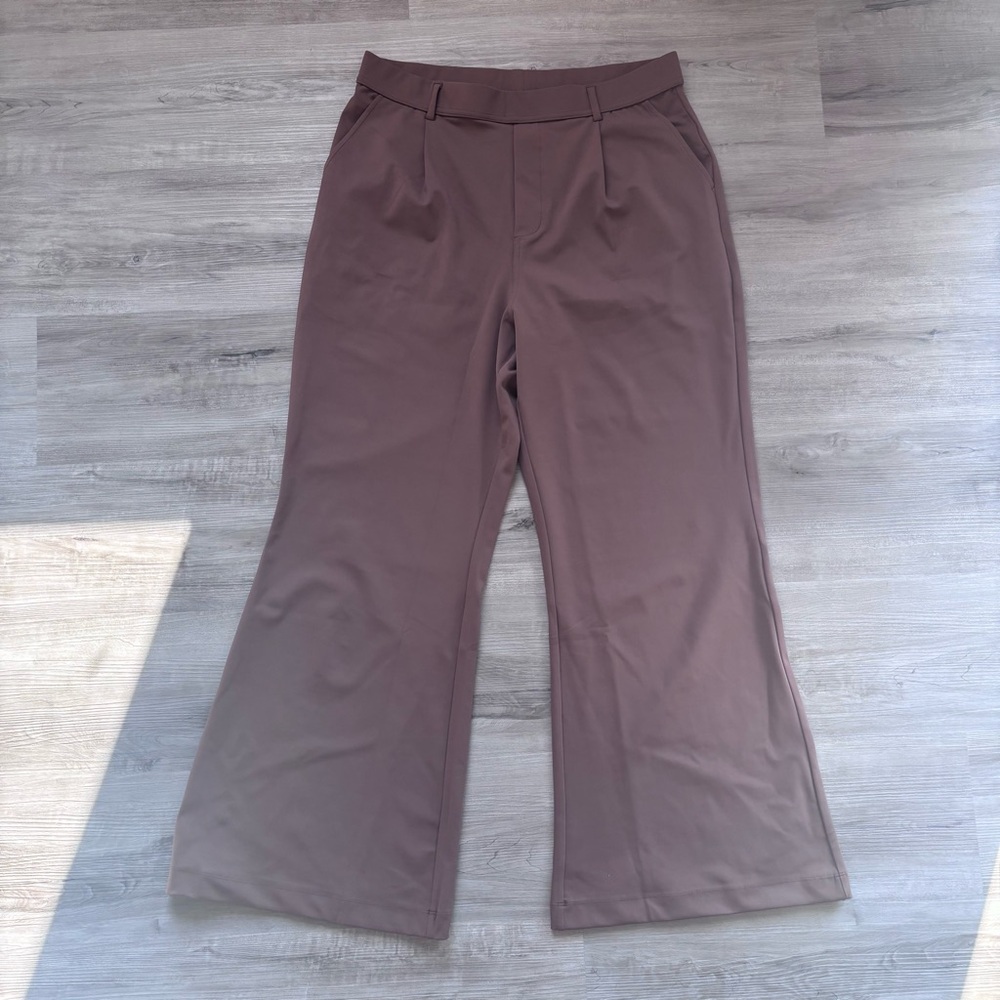 ✨BRAND NEW✨HALARA Flex High-Waisted Pocket Work Flare Pants in Sepia
